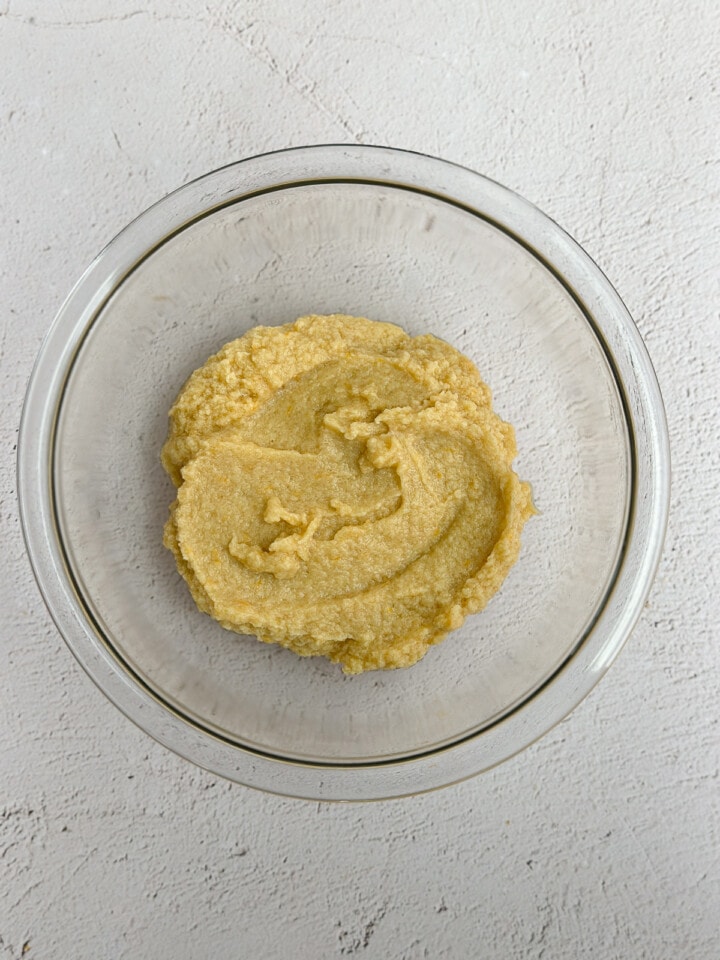 the wet ingredients mixed together.
