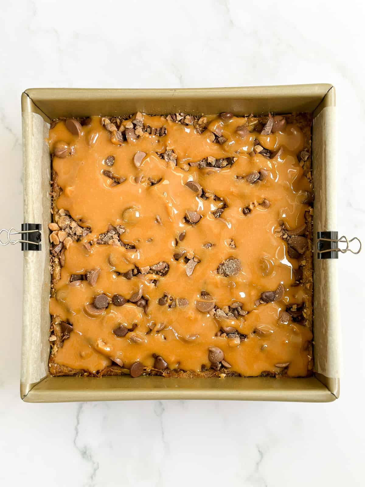 the bottom of the bars topped with the chocolate and melted caramel.