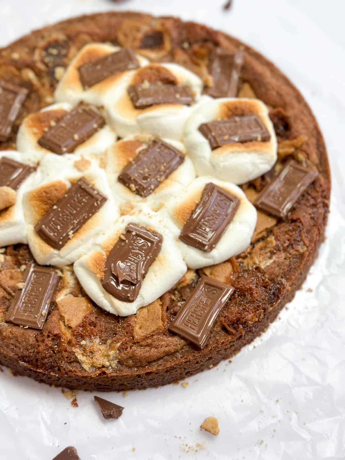 a side view of the whole s'mores cookie cake.