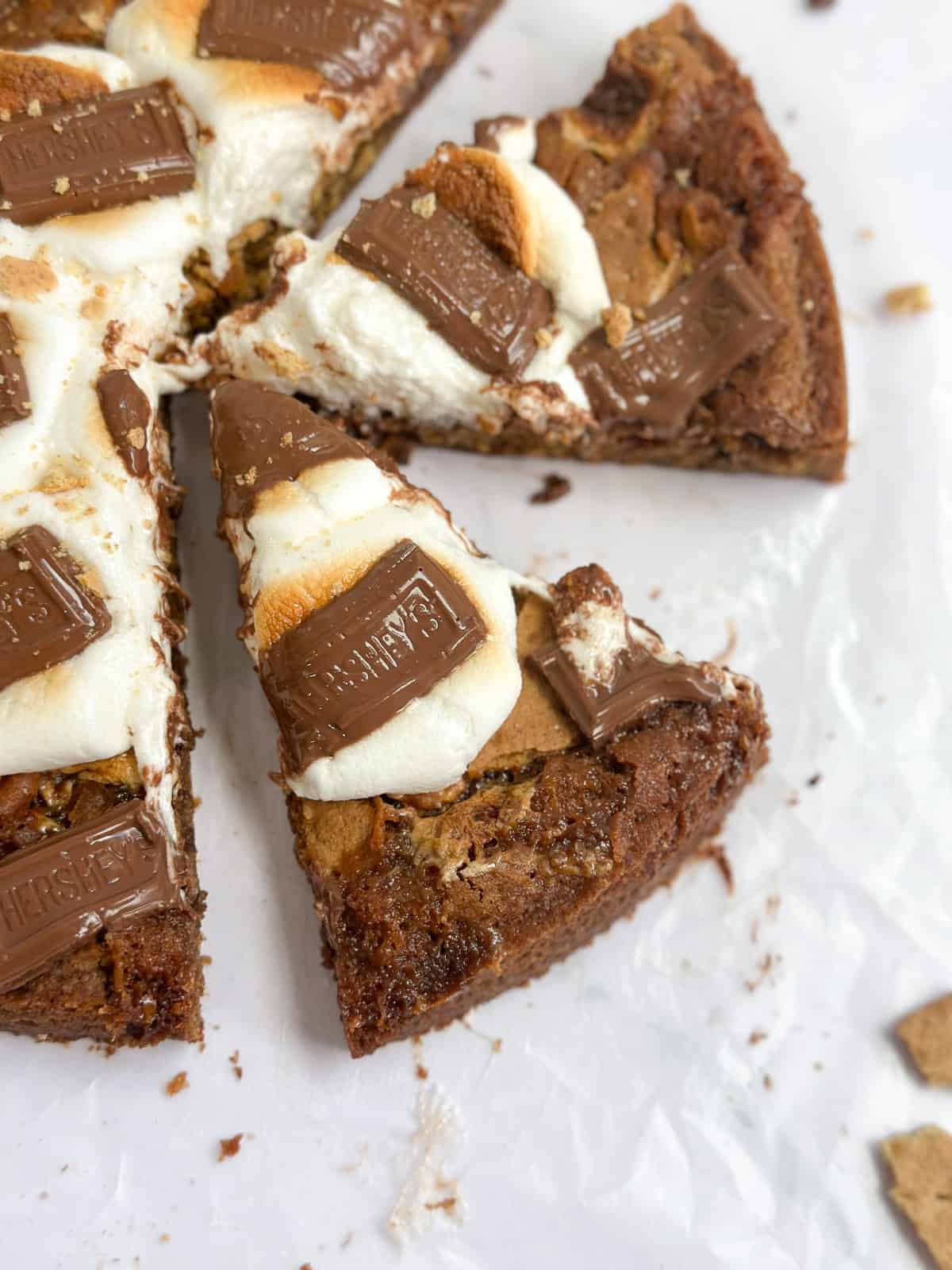 a few slices of the s'mores cookie cake coming away from the rest of the circle.