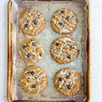 6 hello dolly cookies on a baking sheet.