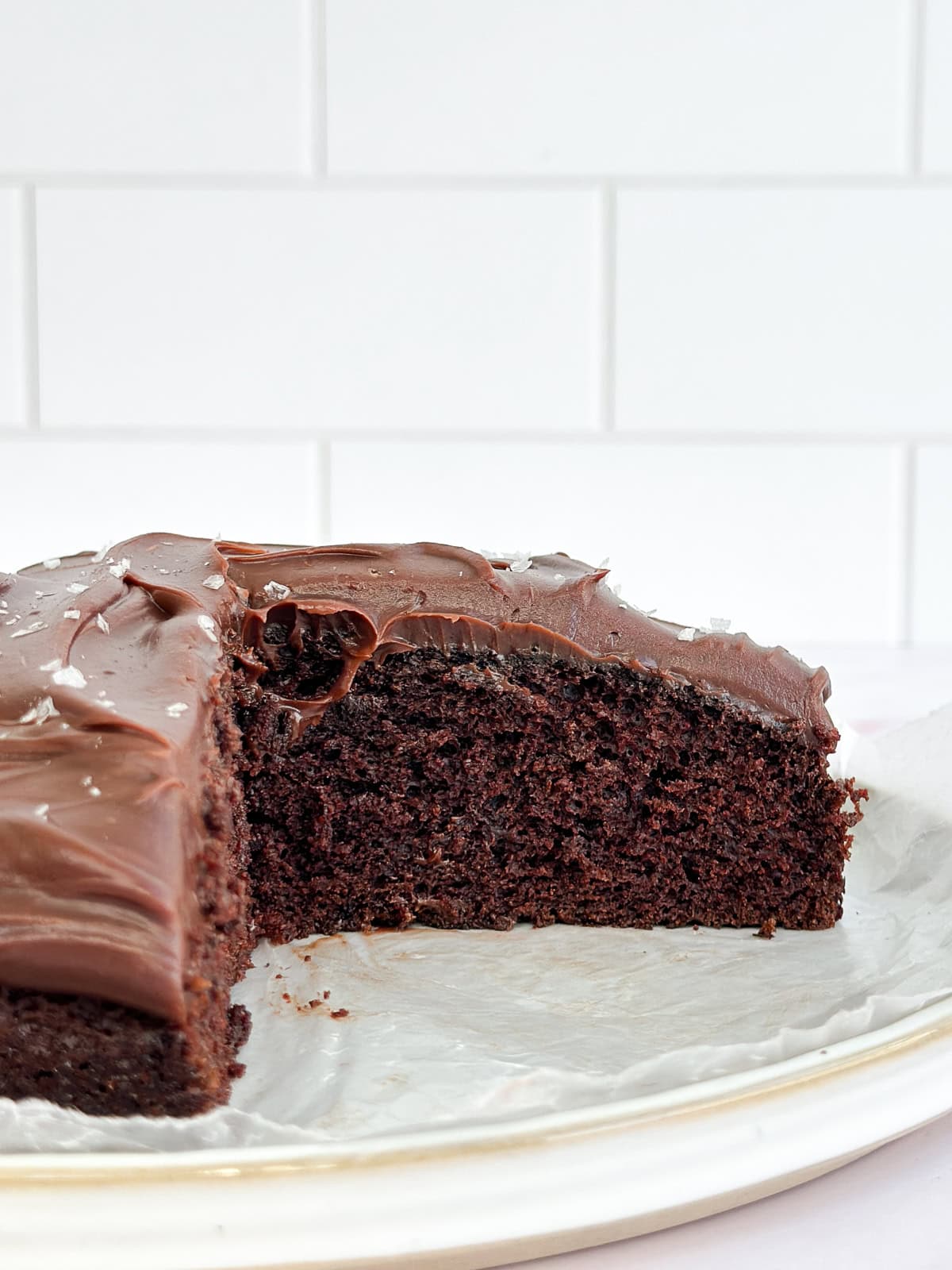 the single layer chocolate cake cut so you can see inside.
