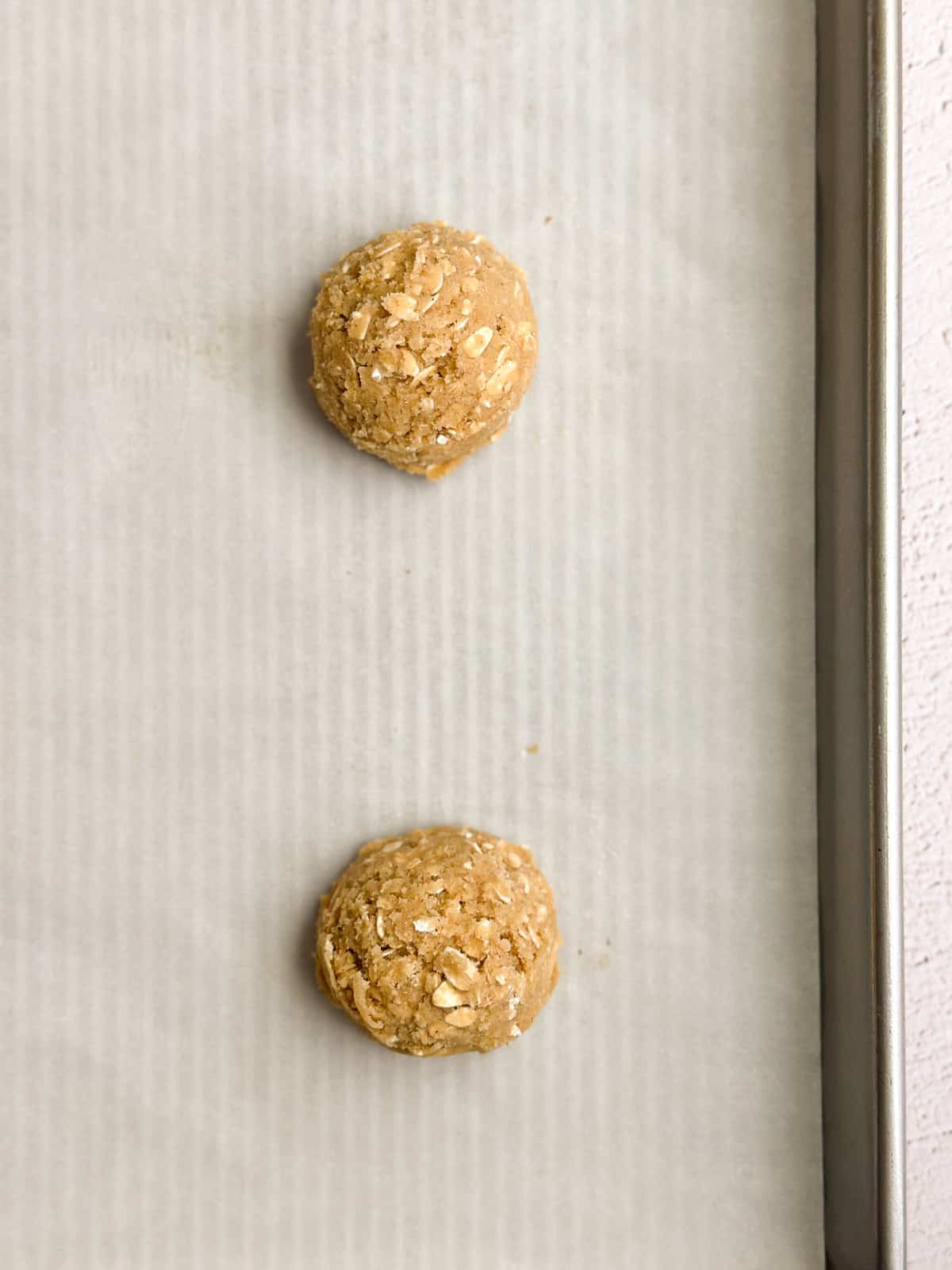 oatmeal cookie balls before baking.