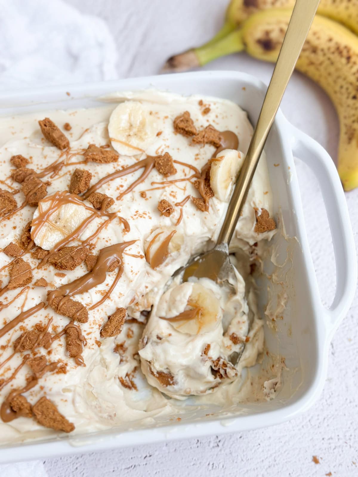the biscoff banana pudding with a spoon dishing some out.