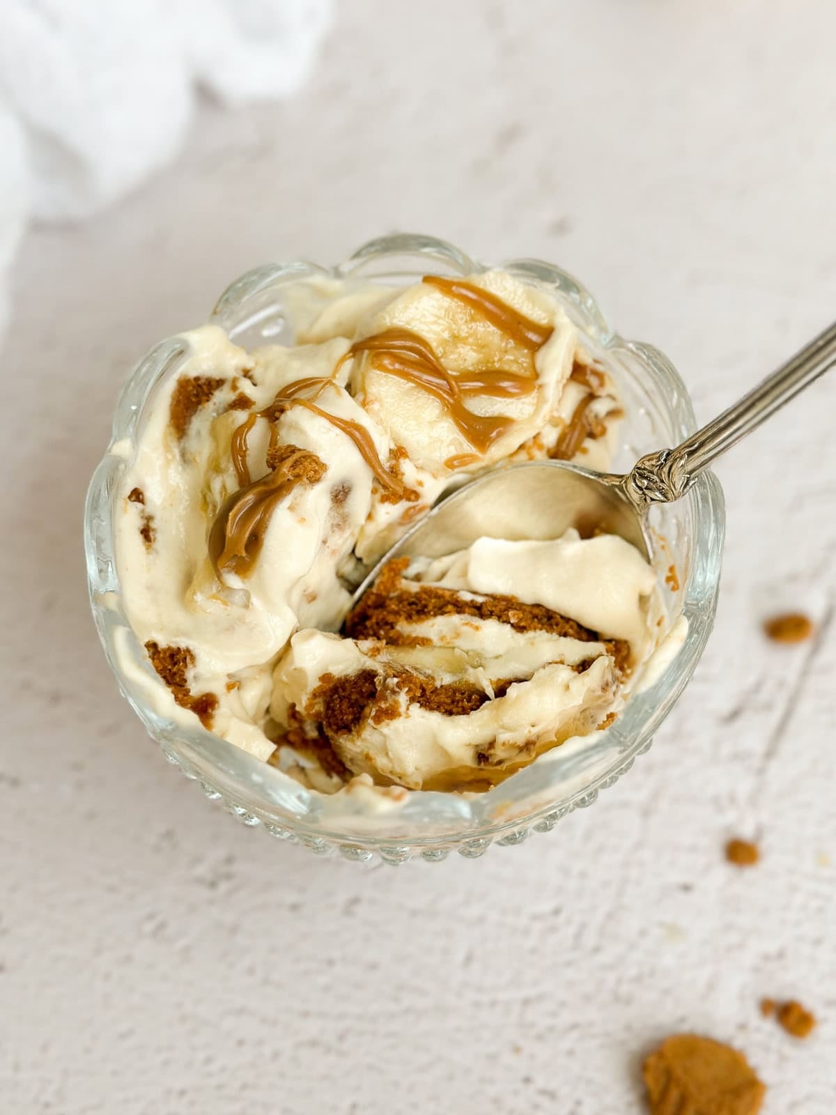 biscoff banana pudding in an individual bowl.