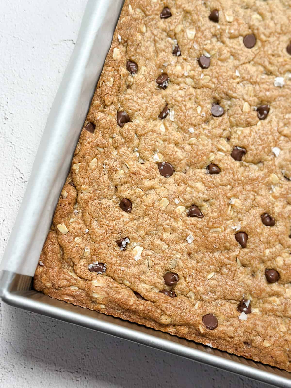 la plaque de barres de cookie après la cuisson.