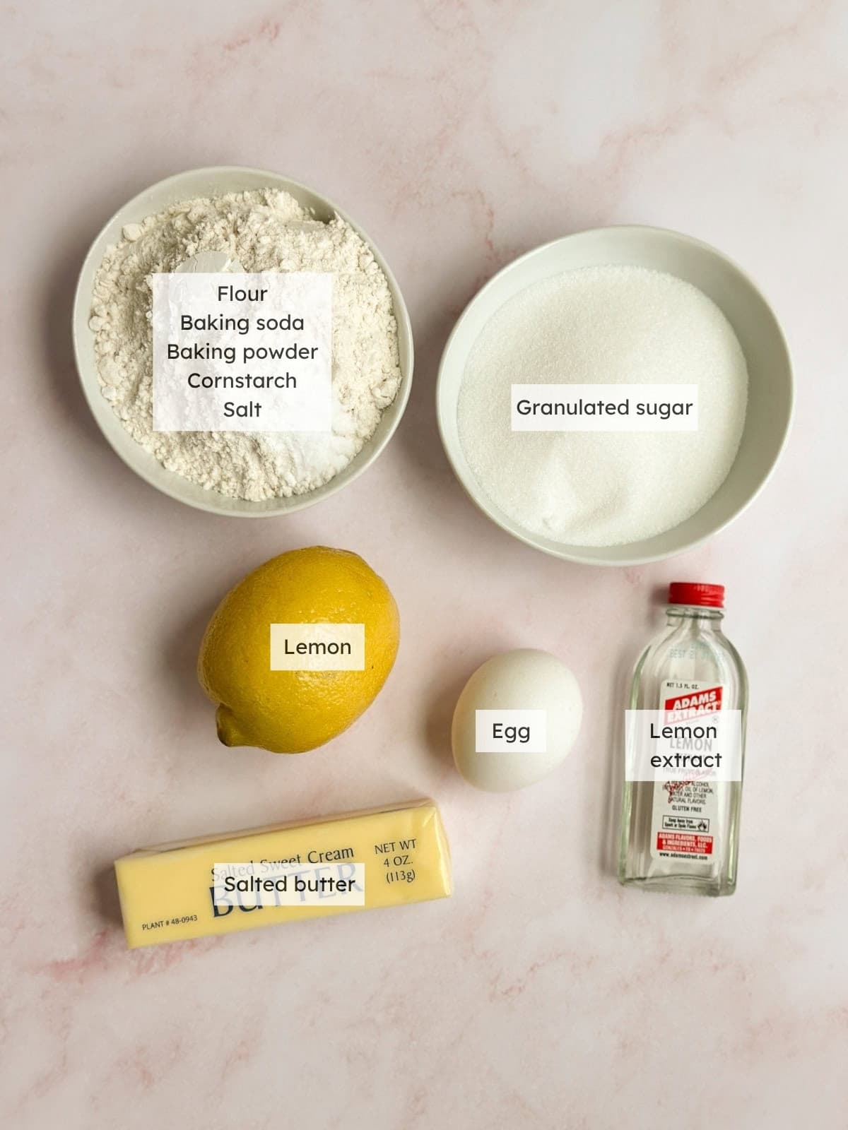 Tous les ingrédients nécessaires pour faire les barres de biscuits au sucre au citron.