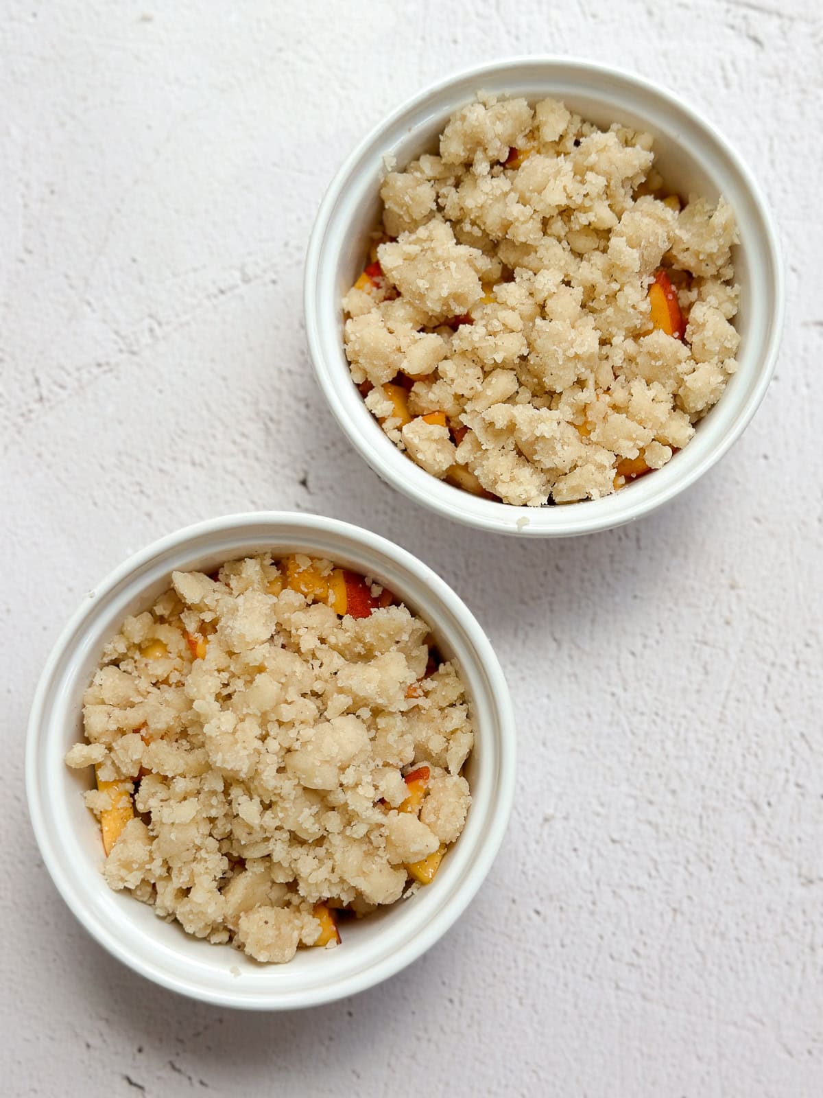 the peaches topped with the crumb topping.