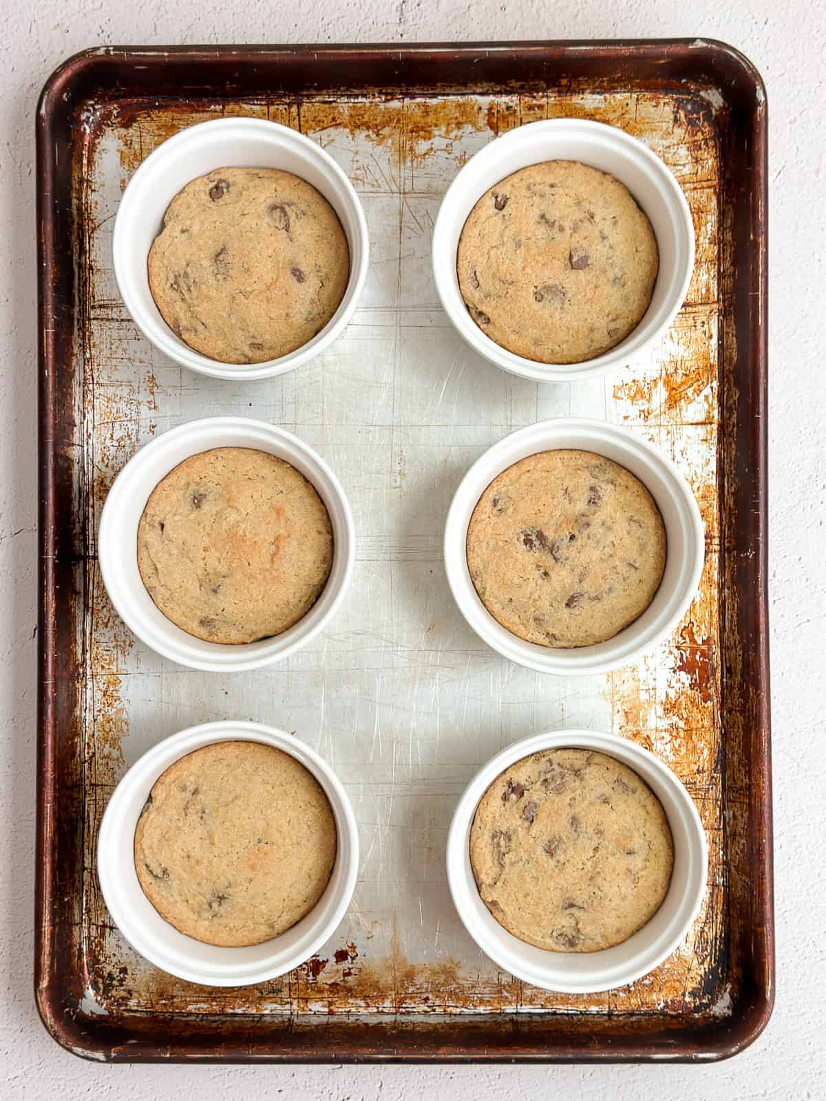 mini chocolate chip cookie sundaes after baking.