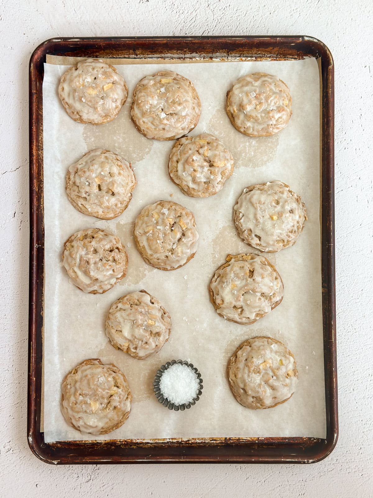 all of the apple cinnamon cookies on a baking sheet together.