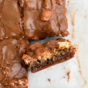a side view of a peanut butter marshmallow brownies to see the layers.